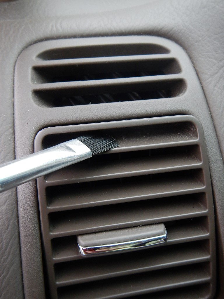 Cleaning Car Vents 