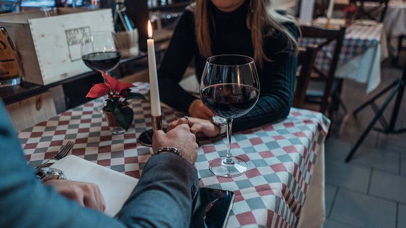 couple celebrating anniversary dinner