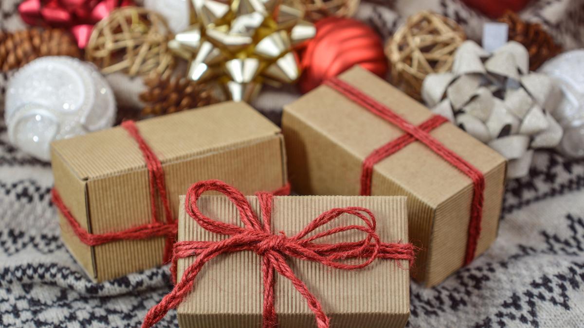 18-places-to-get-free-christmas-gifts-in-2023