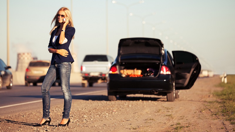lady calling roadside assistance on cell phone