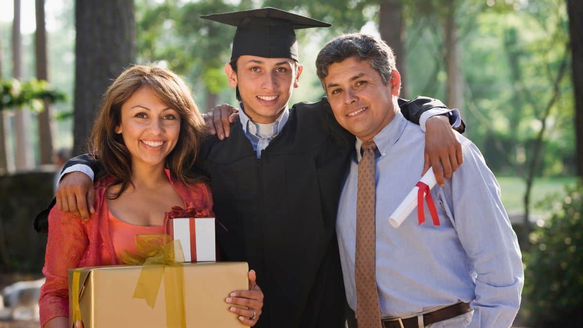 how-much-money-to-give-for-a-graduation-gift