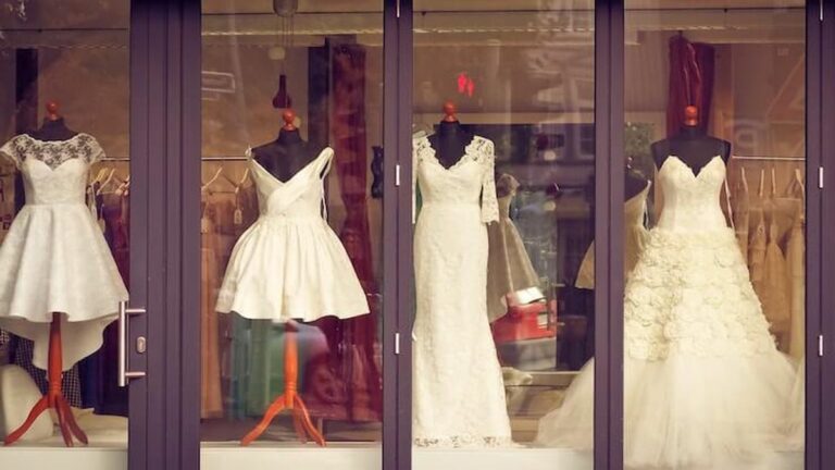 where to rent a wedding dress